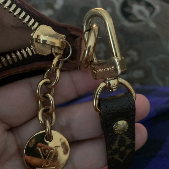 Louis Vuitton Brown Tote Bag with Iconic Monogram Pattern - Picture 6 of 15